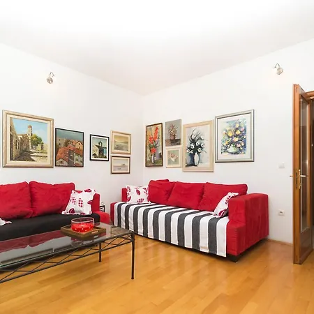 Apartment Leo Apartment *