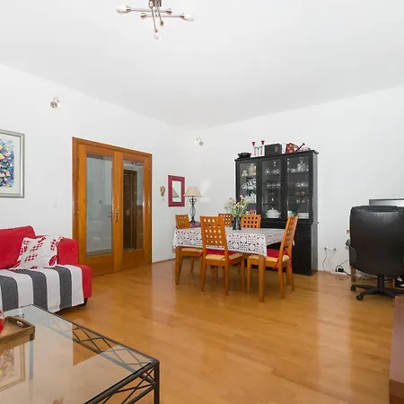 Апартаменты Leo Сплит