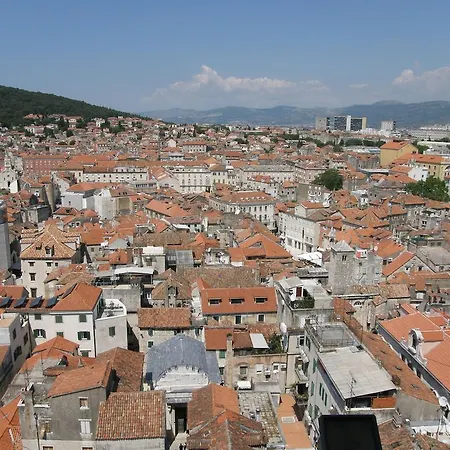 Leo アパート スプリト